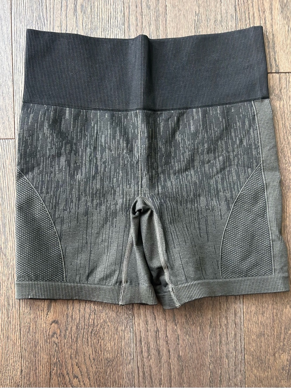 Lululemon Size 8 Sculpt Shorts